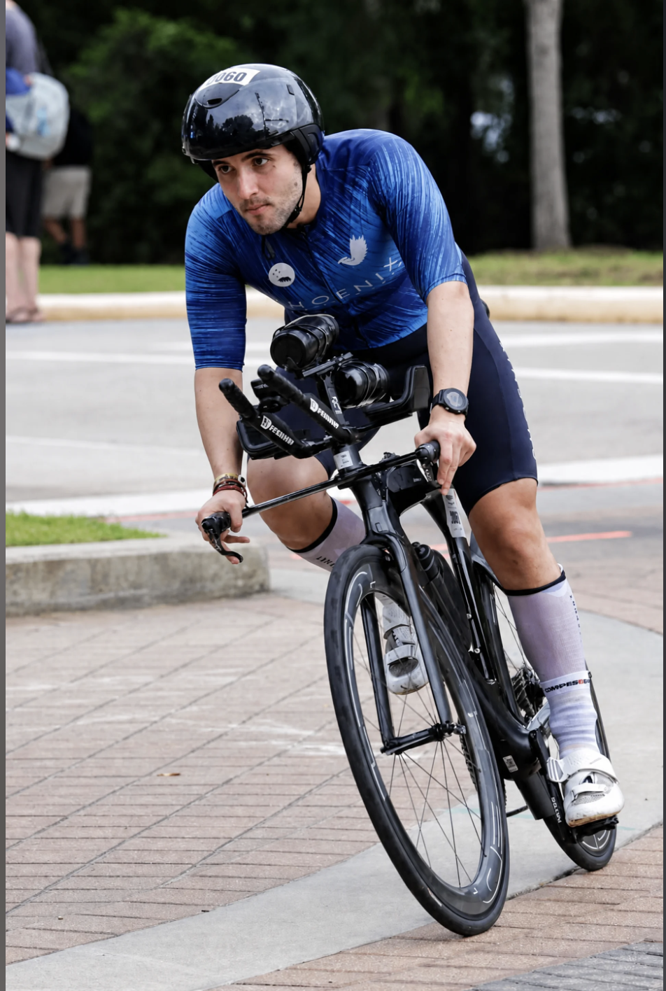 Alonso González en bicicleta de triatlón